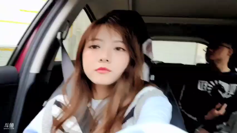 【2021-10-02 12点场】骆歆冲冲冲：骆歆：出来放风咯