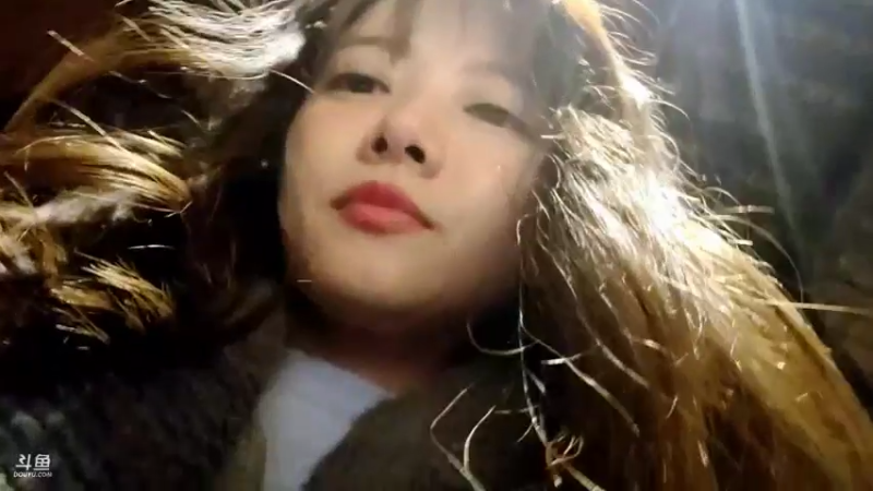 【2021-10-02 19点场】骆歆冲冲冲：骆歆：山里好冷哦！恰饭饭