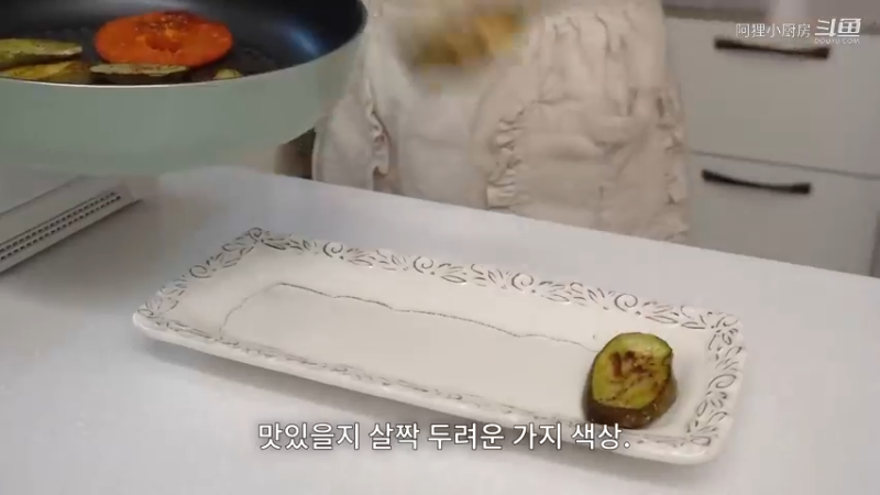 一个人的生活的日常生活。制作小紫菜包饭便当，中秋连休日常，火鸡炸酱面，野外约会，煎饼，西红柿意大利面，辣椒炸鸡，五花肉片，茄子料理