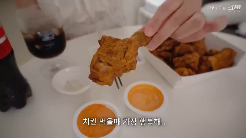 一个人的生活的日常生活。制作小紫菜包饭便当，中秋连休日常，火鸡炸酱面，野外约会，煎饼，西红柿意大利面，辣椒炸鸡，五花肉片，茄子料理