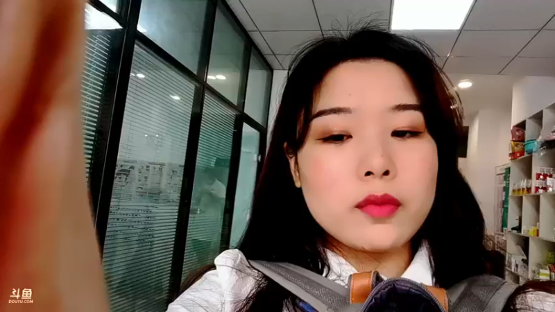 【2021-10-03 13点场】小柳LOL：我现在胖嘟嘟的是不是超可爱啊。