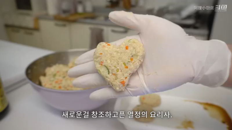 一个人的生活的日常生活。制作小紫菜包饭便当，中秋连休日常，火鸡炸酱面，野外约会，煎饼，西红柿意大利面，辣椒炸鸡，五花肉片，茄子料理