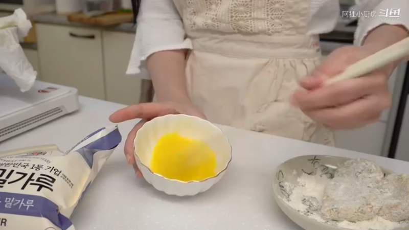 一个人的生活的日常生活。制作小紫菜包饭便当，中秋连休日常，火鸡炸酱面，野外约会，煎饼，西红柿意大利面，辣椒炸鸡，五花肉片，茄子料理