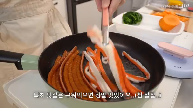 一个人的生活的日常生活。制作小紫菜包饭便当，中秋连休日常，火鸡炸酱面，野外约会，煎饼，西红柿意大利面，辣椒炸鸡，五花肉片，茄子料理