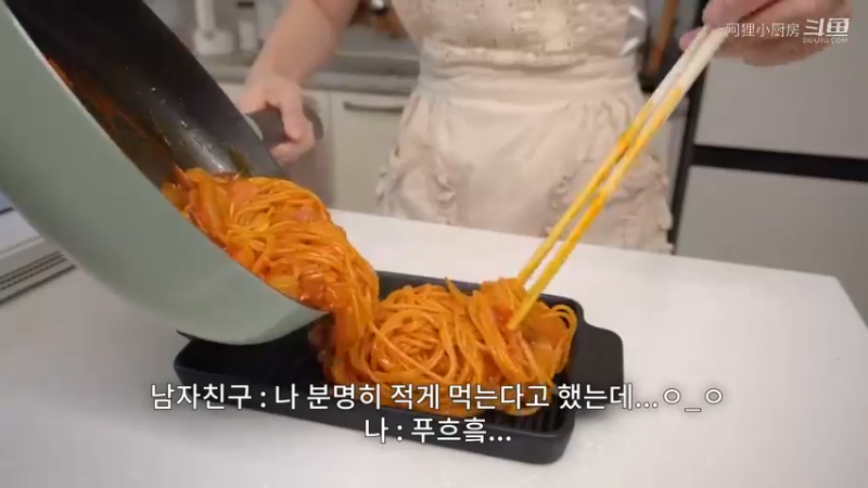一个人的生活的日常生活。制作小紫菜包饭便当，中秋连休日常，火鸡炸酱面，野外约会，煎饼，西红柿意大利面，辣椒炸鸡，五花肉片，茄子料理