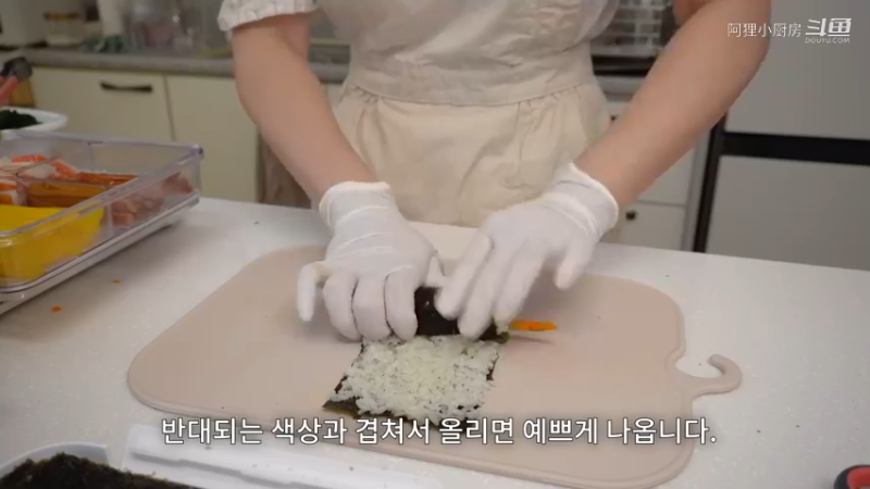 一个人的生活的日常生活。制作小紫菜包饭便当，中秋连休日常，火鸡炸酱面，野外约会，煎饼，西红柿意大利面，辣椒炸鸡，五花肉片，茄子料理