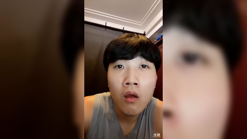【2021-10-03 21点场】胸肌很大的良小伞：假期快乐啊兄弟们