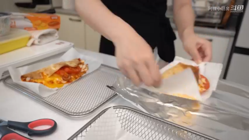 一个人的生活的日常生活。制作小紫菜包饭便当，中秋连休日常，火鸡炸酱面，野外约会，煎饼，西红柿意大利面，辣椒炸鸡，五花肉片，茄子料理