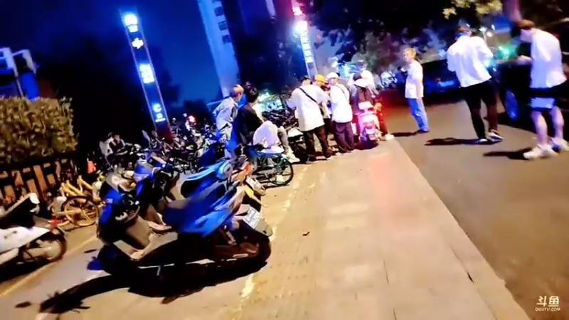 【2021-10-04 00点场】大嘴love：国庆娱乐街头挑战