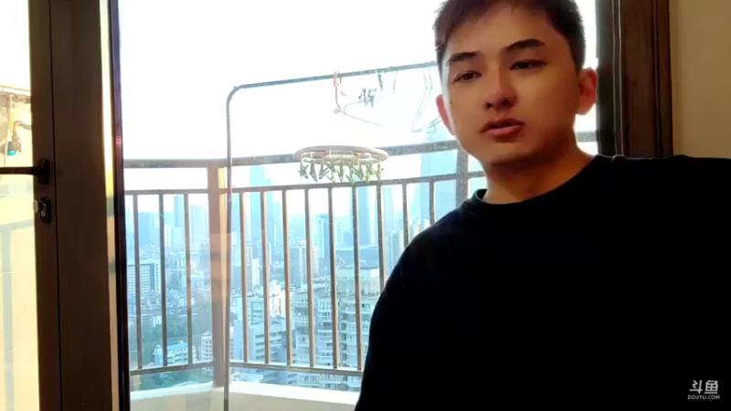 【2021-10-04 17点场】草莓：草莓：家人们国庆快乐