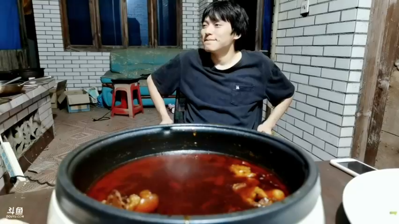 【2021-10-04 00点场】美食老王：晚上8点见
