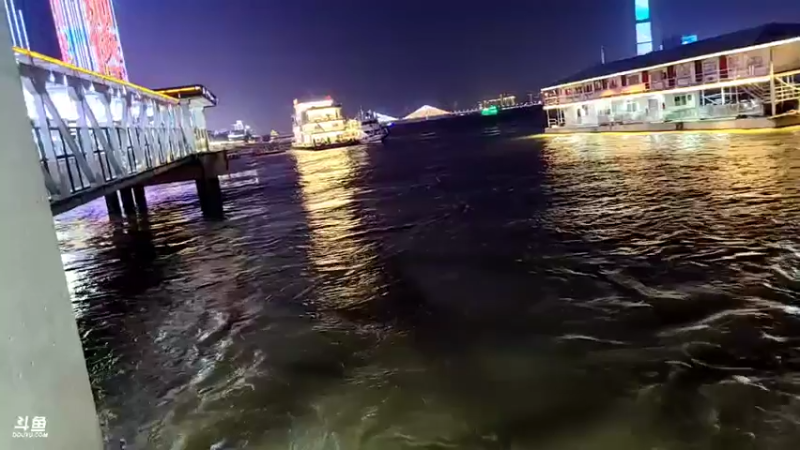 【2021-10-04 19点场】草莓：草莓：家人们国庆快乐