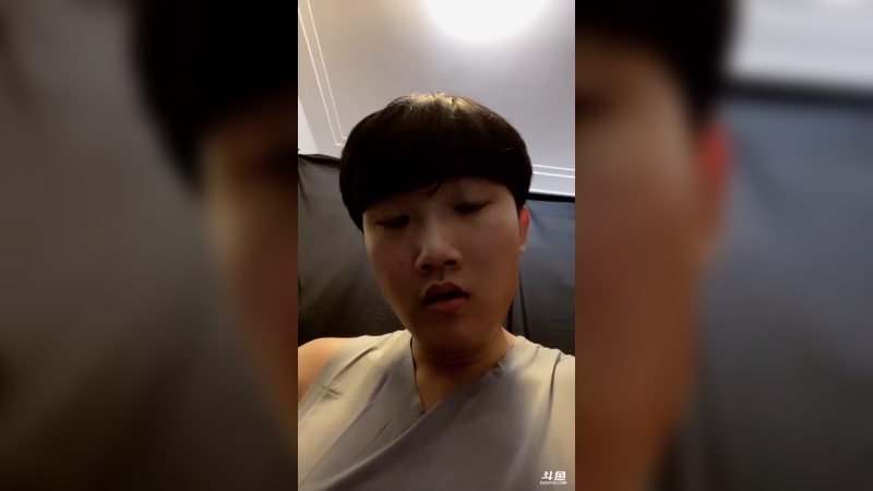 【2021-10-03 22点场】胸肌很大的良小伞：假期快乐啊兄弟们