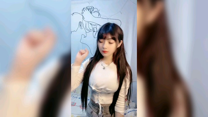 美女好可爱啊，笑起来好美
