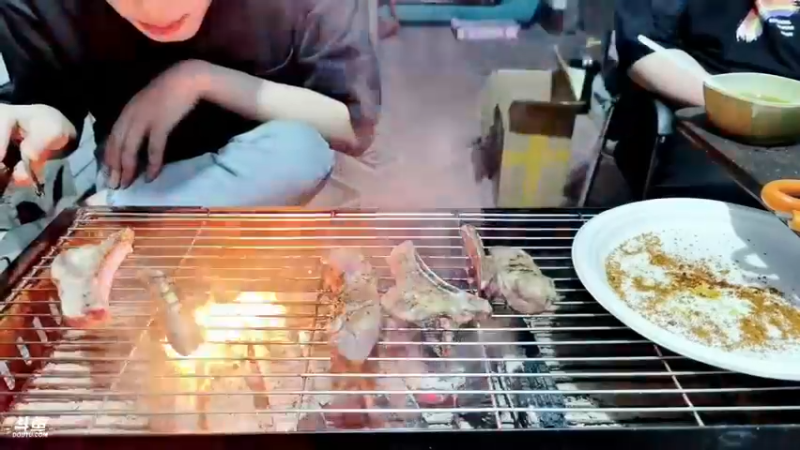 【2021-10-04 21点场】美食老王：晚上8点见