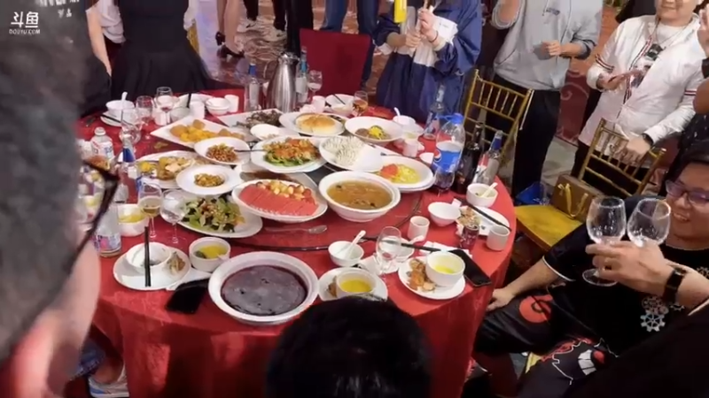 【2021-10-05 14点场】loveyou_qq：狗熊婚礼直播现场