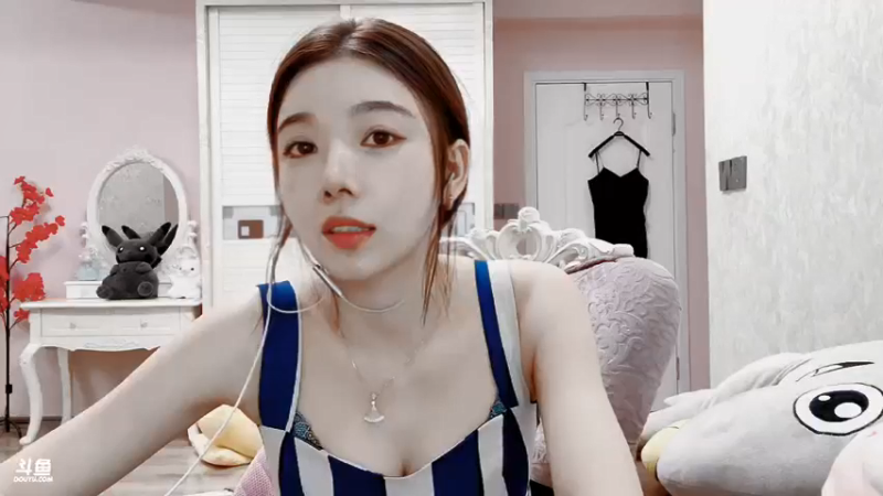 【2021-10-06 19点场】丽亚celiahunne：小姨子：喉咙太痛不太能说话