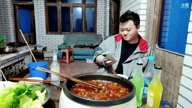 【2021-10-06 00点场】美食老王：晚上8点见