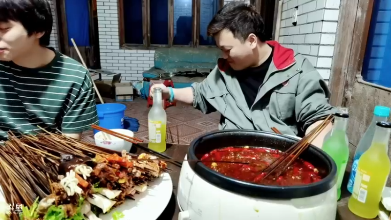 【2021-10-05 22点场】美食老王：晚上8点见