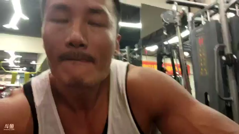【2021-10-07 21点场】黑人毅：晚上花花做个铁锅炖