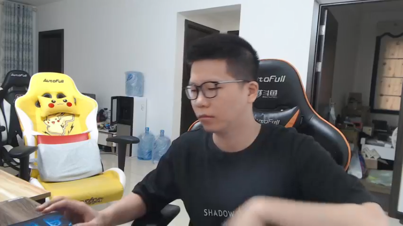 【2021-10-07 10点场】余小C真的很强：余小C：思路清晰，我是钻1