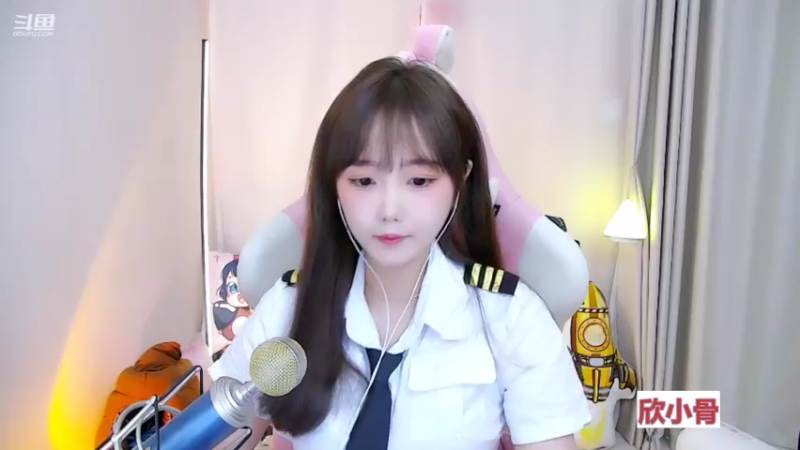 【2021-10-08 11点场】欣小菜：【有车位】萌妹开心上大分！