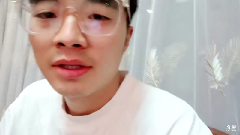 【2021-10-08 17点场】逐梦兄弟：到三亚了！