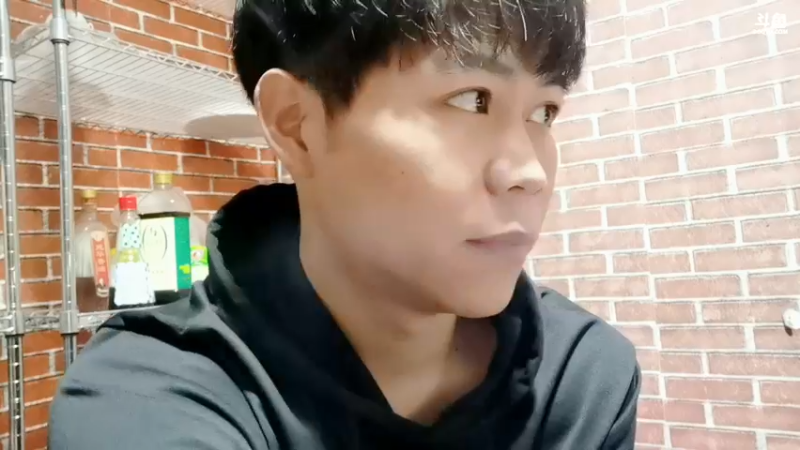 【2021-10-08 19点场】美食老王：晚上8点见
