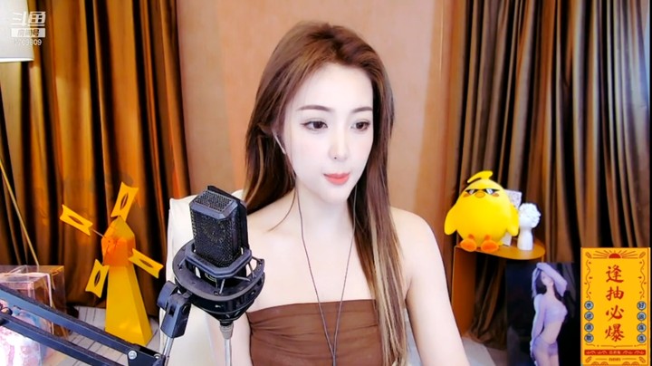 网红美女主播梦梒穿这衣服真好看啊，好美