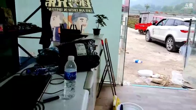 【2021-10-11 16点场】逐梦兄弟：回重庆，到基地开播