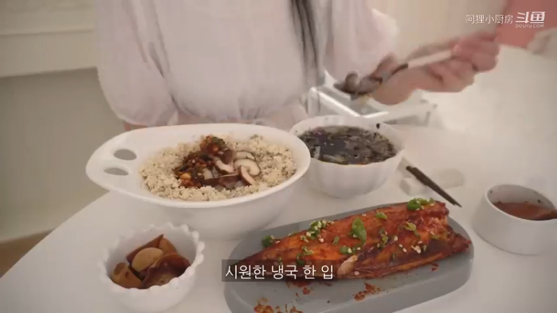 买完菜后制作辛拉面炒面，吃一碗凉爽的冷面的日常，家常便饭，厨房用品购物开箱，希腊桃子，麻辣烫，蘑菇饭，腌酸黄瓜买完菜后制作辛拉面炒面，日常，家常便饭，厨房用品购