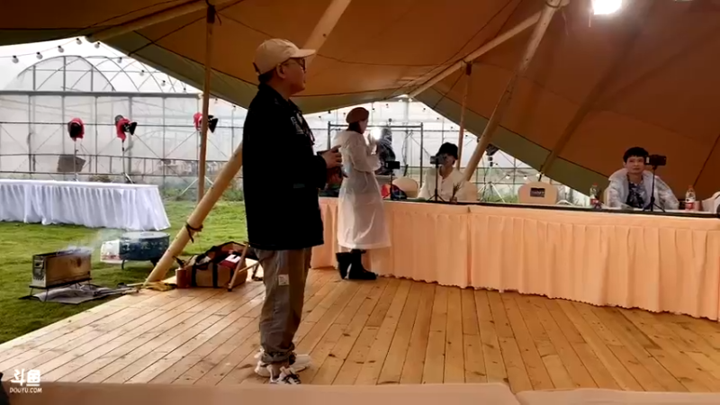 【2021-10-11 14点场】叁肆叁肆：户外碳烤鱼头