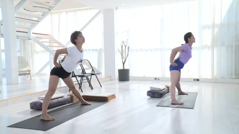 5.课时20减压瑜伽(21)动作分解