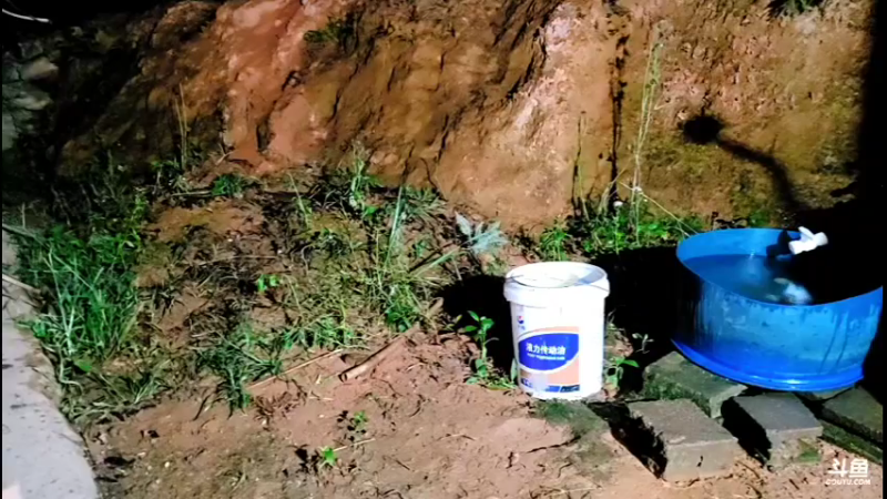 【2021-10-12 18点场】主播阿郎：挑战荒野独居30天()