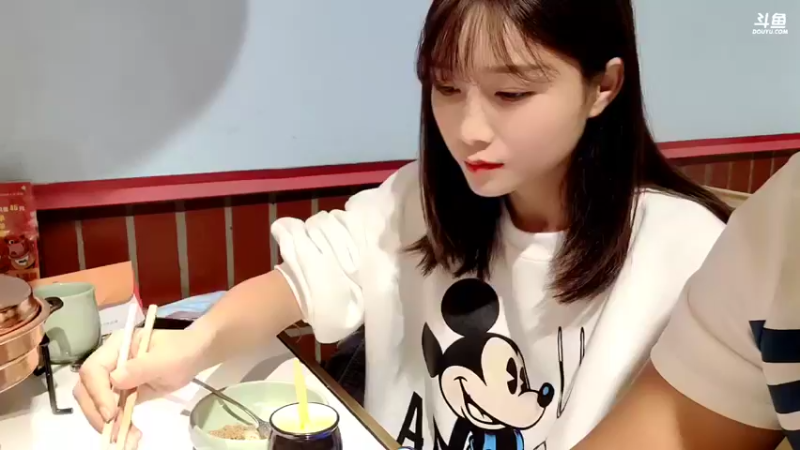 【2021-10-07 20点场】百变姑姑肖淑洁：姑姑:欢迎素鸡来荆门，明天回乡下干塘抓鱼
