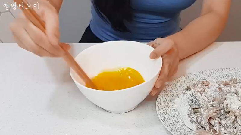 钓鱼美食模式(2020117)小姐姐厨房 竹荚鱼烹饪