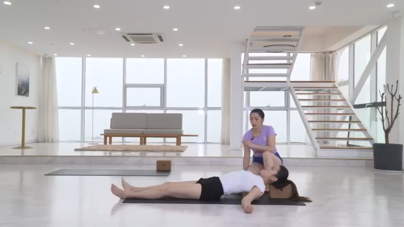 7.课时18肩颈疏解瑜伽(46)动作分解