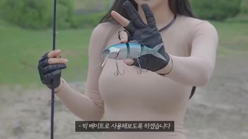 钓鱼美食模式(2020122)用大饵就能撸到大鱼吗？小姐姐第一次使用大饵不禁疑惑起来