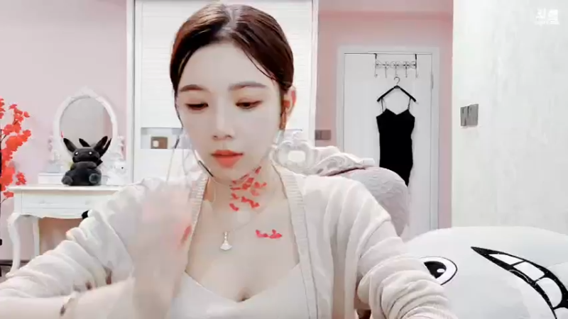 【2021-10-14 21点场】丽亚celiahunne：小姨子：人生若只如初见
