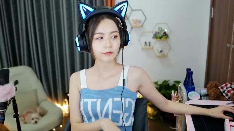 【2021-10-14 16点场】传情小小：睡得头晕眼花