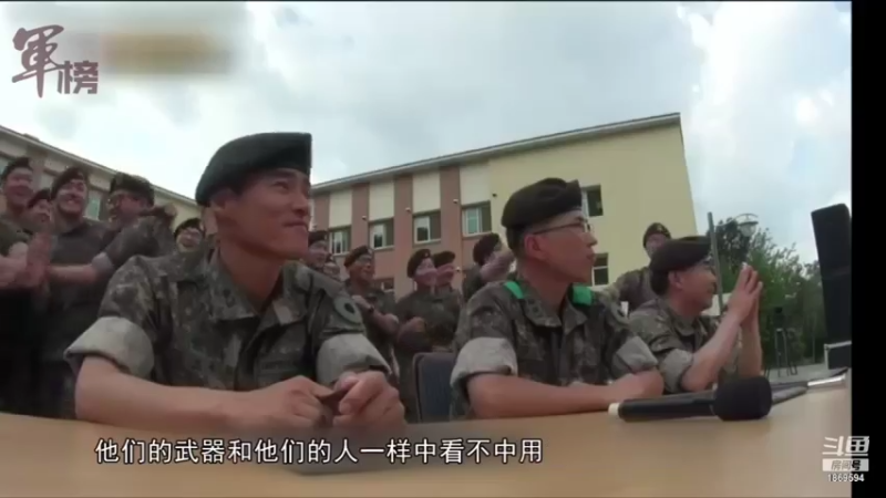 【2021-10-13 23点场】军榜Top：国外男女兵竟然住一个宿舍？