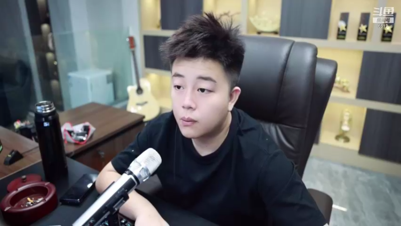 【2021-10-14 20点场】雨神丶：玩传奇还是选择6512~！