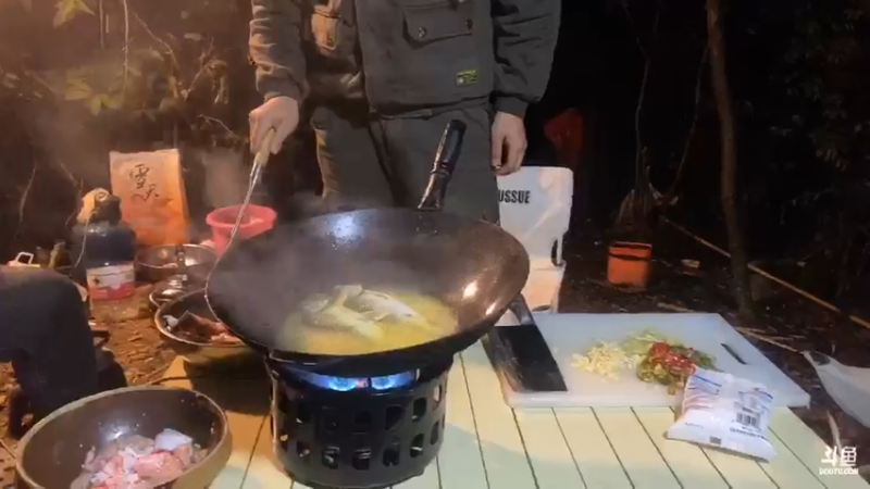 【2021-10-14 23点场】魅力生活i：大家晚上8点见。