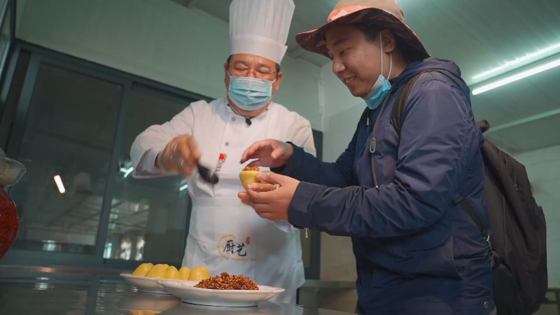 我在斗鱼看野食小哥直播美食