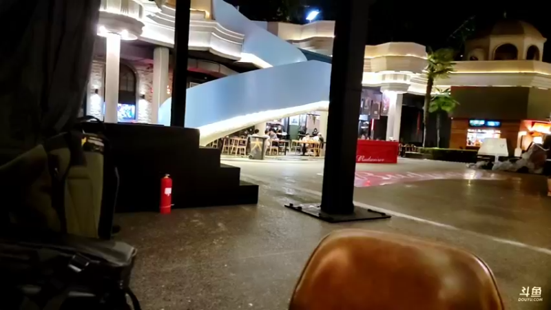 【2021-10-15 00点场】黑人毅：晚上巨鹿路喝点小酒