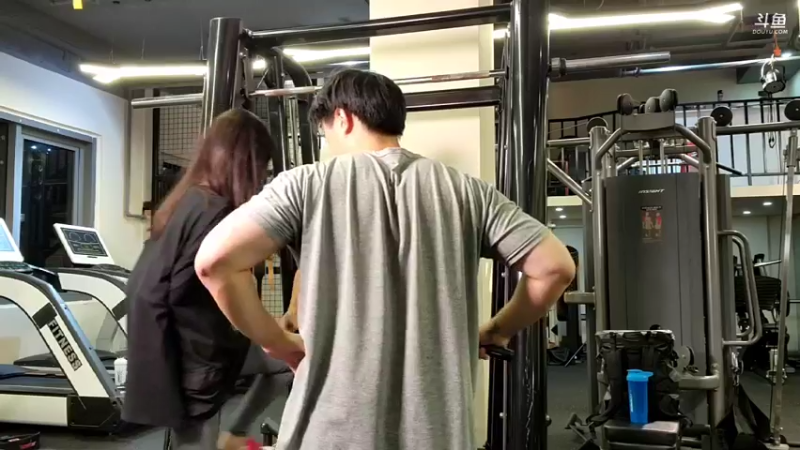 【2021-10-16 23点场】黑人毅：连胸大肌了