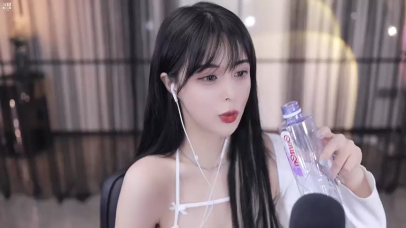 【2021-10-16 01点场】苏恩Olivia：苏恩：晚上好呀宝贝们！~~