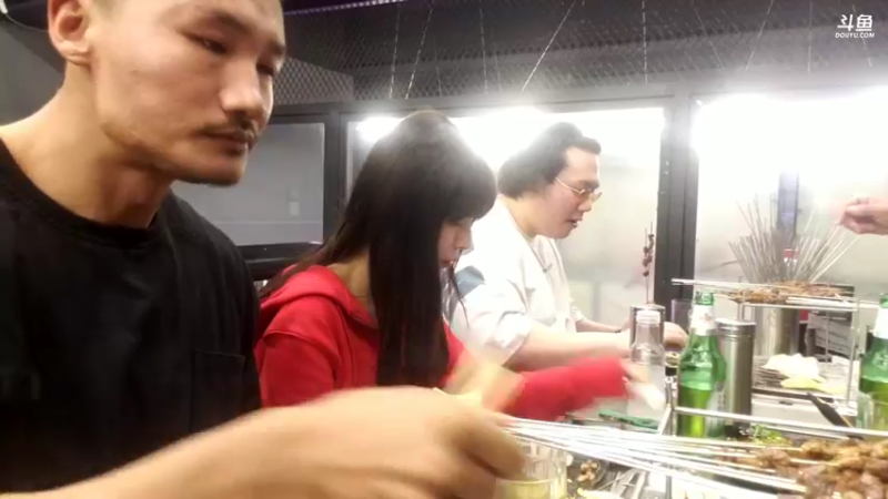 【2021-10-17 00点场】黑人毅：连胸大肌了