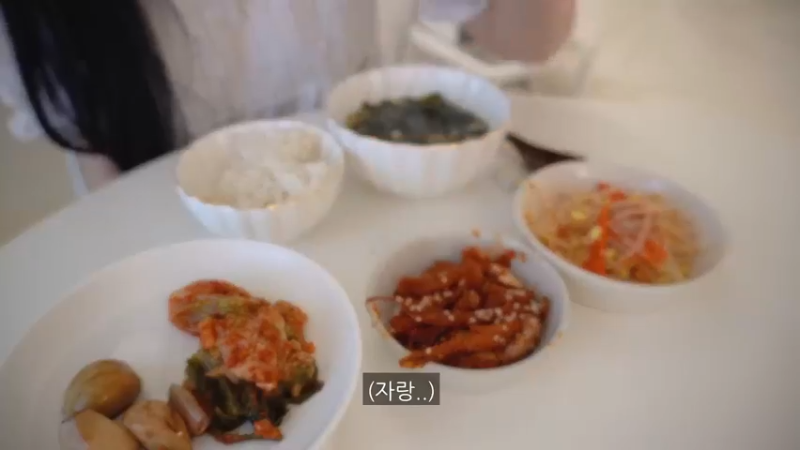 制作辣辣的火鸡炸酱面炒年糕，辛奇卷的金枪鱼紫菜包饭便当，ROSÉ火鸡面，填色本治愈，家常饭料理，家务，学习 独居生周末日常，凌晨预约 ，制作辣辣的火鸡炸酱面炒年