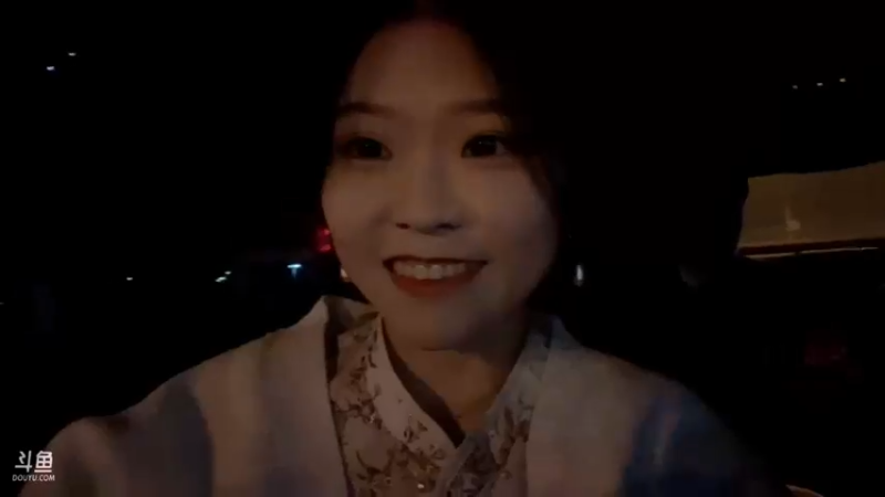 【2021-10-16 19点场】山山鸭：带妹妹线下看比赛